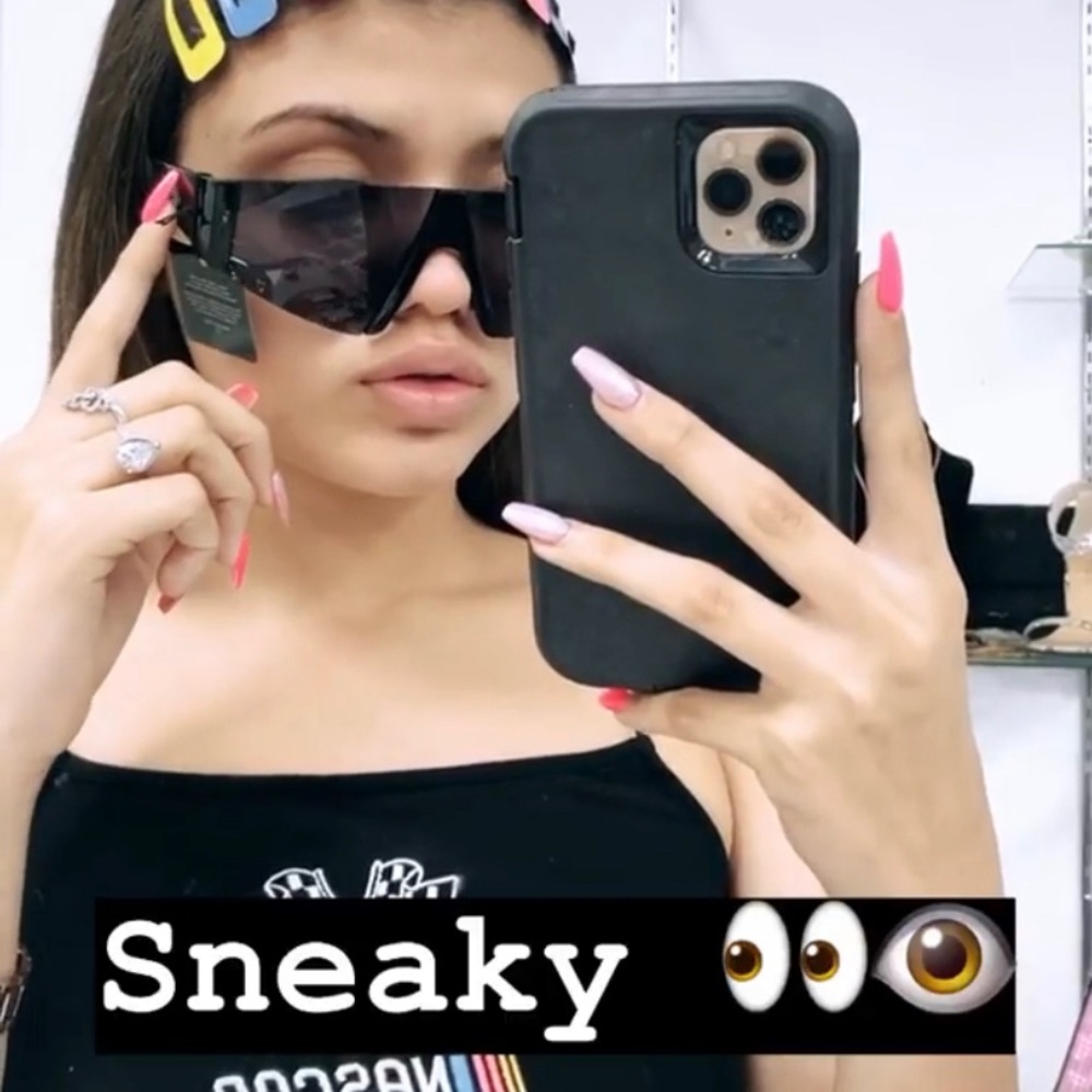 Fashion Shades 🕶 - Picture 4 of 5